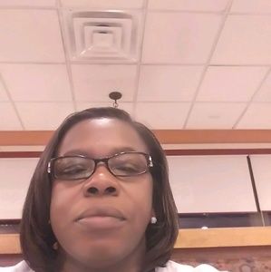 Meet your Posher, Cynthia